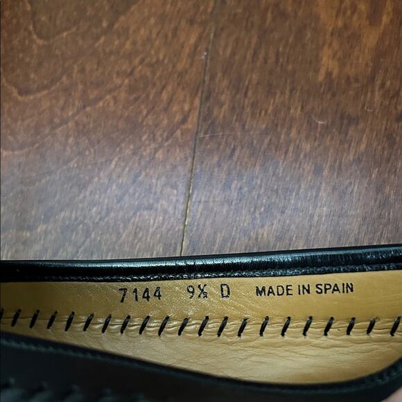 Magnanni Classic Black Leather Slip-On Loafers with Stitch Work, Size 9.5 main image 4